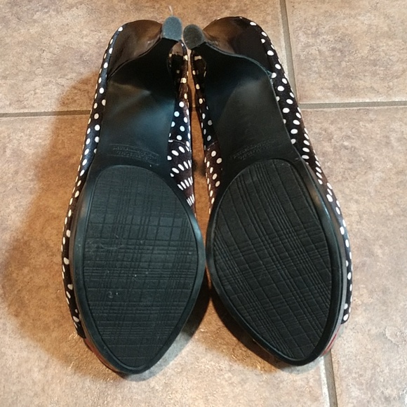Polka dot high heels. - Picture 3 of 3